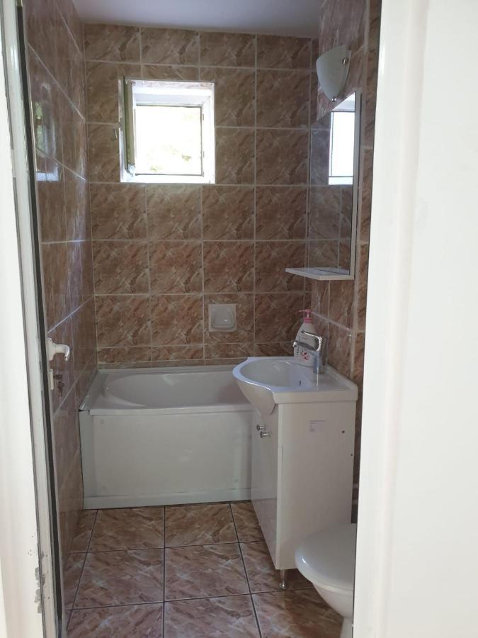 Cazare Apartament Cu 2 Camere Нехою Екстер'єр фото
